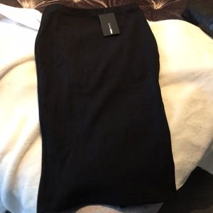 Knee length skirt with a high slit on the side